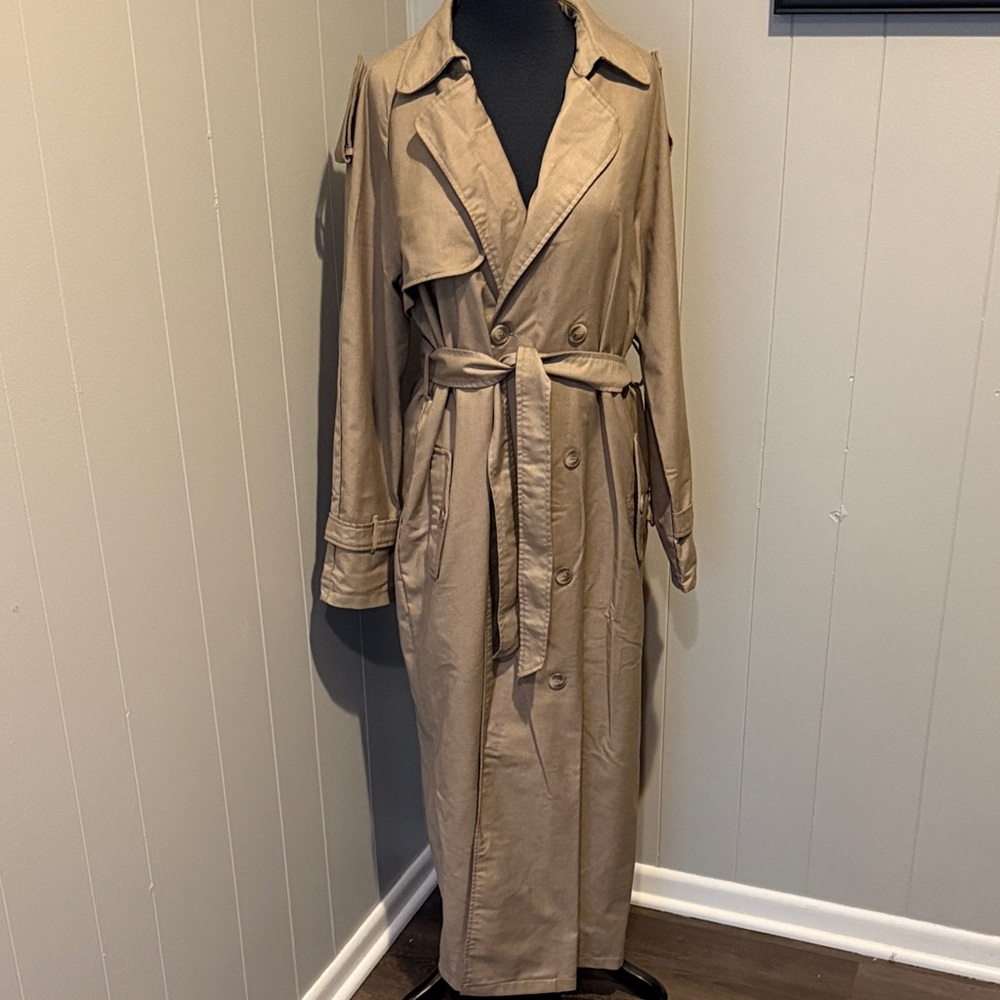 B35 Lioness Women’s Medium Tan Trench Coat with Waist Belt